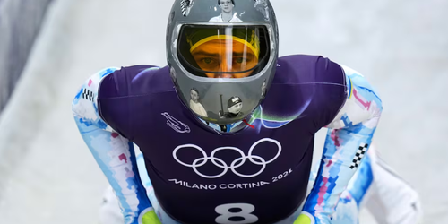 Han descalificado al deportista olímpico ucranio Vladyslav Heraskevych por llevar un casco con imágenes de 24 deportistas muertos en la guerra contra Rusia.