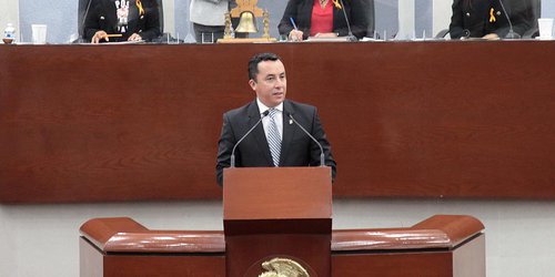 Campesinos duermen afuera de la delegación del RAN; diputado pide les den trato digno