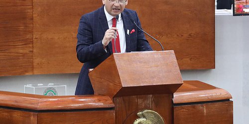 Llaman a Ayuntamientos a reglamentar el uso obligatorio de casco para motociclistas