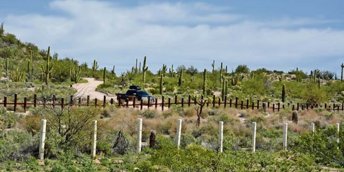 EU retoma construcción de muro fronterizo entre Arizona y México; continúa pese a protestas de la Nación Tohono O’odham.