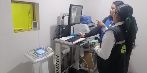 Se revisan de manera permanente establecimientos que ofrecen diagnostico medico con rayos X u otras técnicas