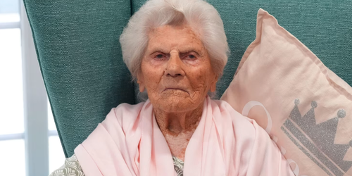 Ethel Caterham, la persona más anciana del mundo, celebra su 117º cumpleaños