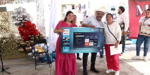 Celebran en grande a las y los maestros de Santa Catarina