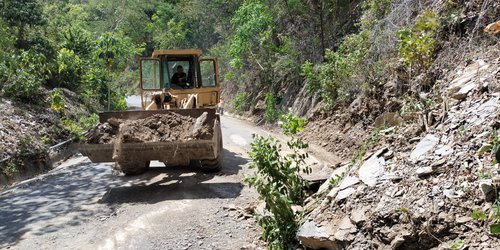 Gobierno Estatal atiende a caminos afectados por las lluvias
