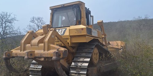 Gobierno Estatal envía maquinaria para combatir incendios