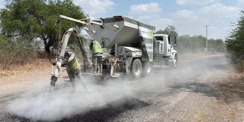 Gobierno del Estado bacheo camino a San Francisco