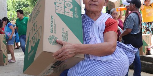 Gobierno Estatal entrega apoyos alimentarios en Tancanhuitz