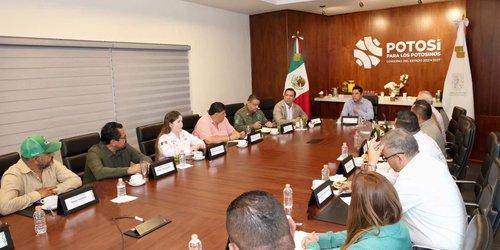 Gobernador Ricardo Gallardo se reúne con alcaldes de la Zona Media para fortalecer seguridad