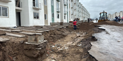 Lluvias provocan socavón donde se construyen Viviendas del Bienestar en Veracruz.