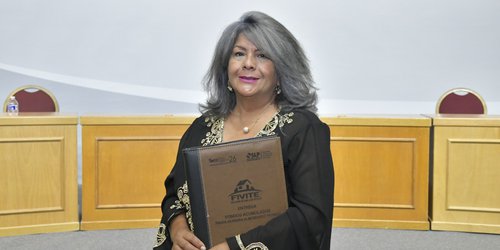 Maestra jubilada de telesecundaria reconoce voluntad de JM Carreras en solución a problema de Fondo de Vivienda