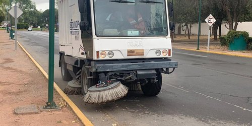 Realizan limpieza de vialidades del parque Tangamanga I