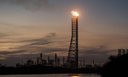 Pemex rompe racha: refinación de crudo cae por debajo del millón de barriles diarios en Mayo.