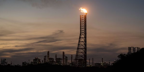 Pemex rompe racha: refinación de crudo cae por debajo del millón de barriles diarios en Mayo.