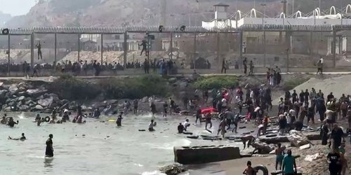 ¿Qué está pasando en Ceuta, España, con la migración masiva desde Marruecos?