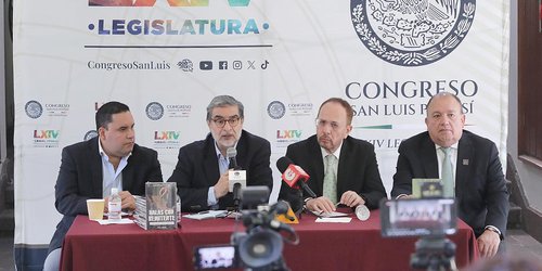 Presentan el libro "Balas con remitente" por el escritor Fernando Coca Meneses en recinto legislativo