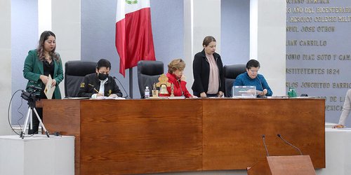 Presentan iniciativa para decretar el 8 de diciembre como Día del Taxista y Transportista Potosino