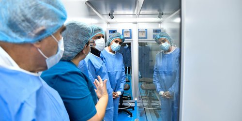 Inaugura Gobernador modernización de central de mezclas para pacientes con cáncer