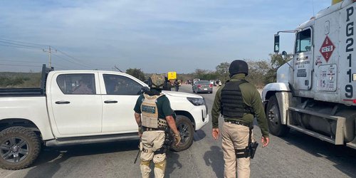 Liberan carretera 70 Valles-Tampico, y detienen a tres