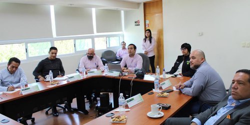 Avanza gobierno del cambio con financiamiento a taxistas