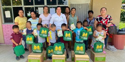 DIF Estatal lleva desayunos escolares a Zona Media y Huasteca