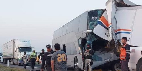 Choco autobús con migrantes: hay un muerto y seis heridos