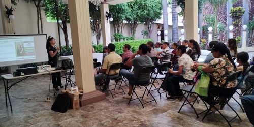 Gobierno Estatal acerca programas de créditos a la región media