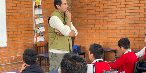 Conmina PVEM a no forrar libros ni cuadernos con plásticos