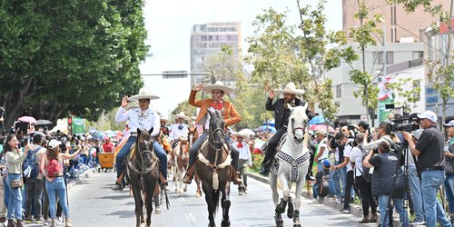 Ricardo Gallardo encabeza desfile Cívico Militar de Independencia