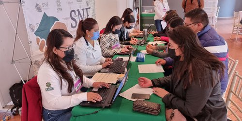 Gobierno acerca empleo temporal a jóvenes