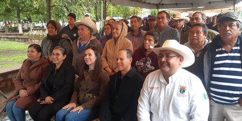 Entregan apoyos a productores de Ciudad Fernández y Lagunillas