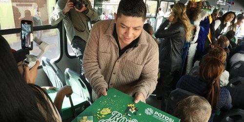 Lleva Ricardo Gallardo magia del Día de Reyes a colonias de la capital