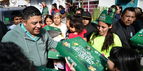 Celebra Ricardo Gallardo, Día de Reyes con familias de la zona metropolitana