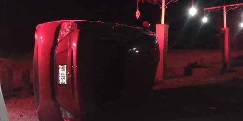 Vuelca automóvil sobre bulevar CJB con rumbo a Valles