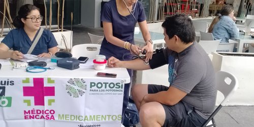 Familias reciben atención médica gratuita en sus colonias