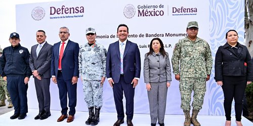 El Estado encabeza ceremonia de izamiento de bandera monumental