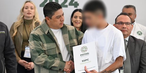 Ricardo Gallardo entrega preliberaciones a personas privadas de su libertad