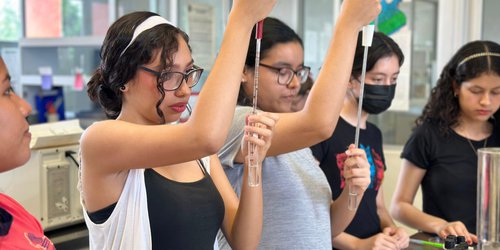 Impulsan a mujeres adolescentes en Ciencia y TennologÍa