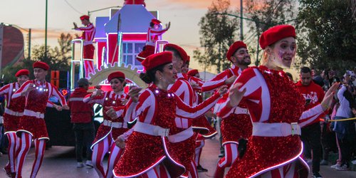 Caravana Coca Cola llena de luz las calles de SLP