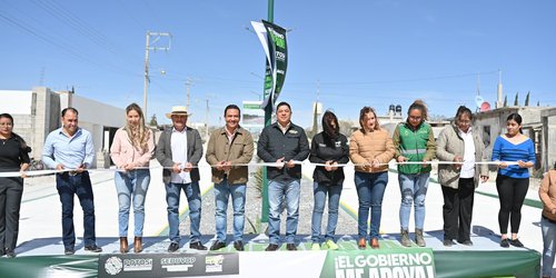 Ricardo Gallardo inaugura obra y  entrega apoyo alimentario en Charcas