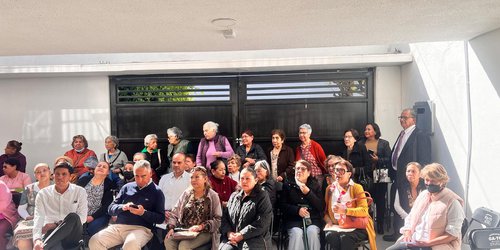 Estado continuará apoyo a médicos jubilados