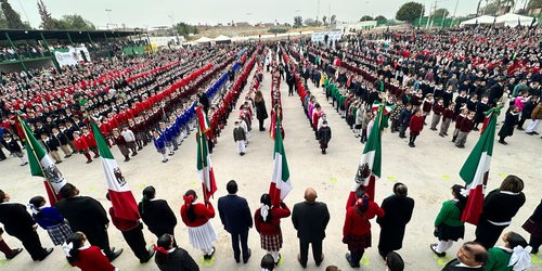 Encabeza Ricardo Gallardo juramento a la bandera  de alumnas y alumnos potosinos