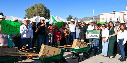 SEDARH entregó paquetes de herramienta, semillas y maquinaria, en Municipio de Catorce