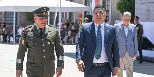 Ricardo Gallardo acude a evento conmemorativo de la Batalla de Puebla