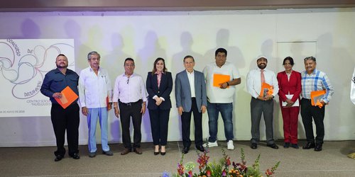 Sección 52 reconoce el talento docente en emotiva jornada poética