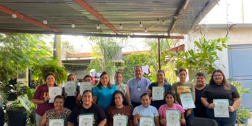 Reciben constancias del curso de Primeros Auxilios en la comunidad de San Diego