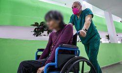 Adultos mayores reciben protección y atención integral tras clausura de asilo