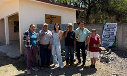 Entregan apoyo para construcción de baños en panteón de San Jose de Gallinas