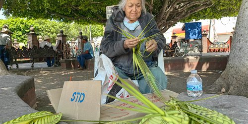 Tradición que florece entre las manos: 45 años tejiendo fe en Rioverde