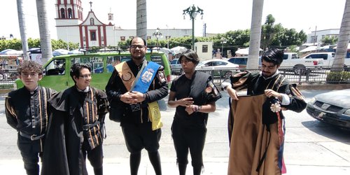 Tuna universitaria llena de música y tradición las calles de Rioverde