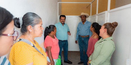 Construyen módulo de sanitarios en Telebachillerato de Labor Vieja